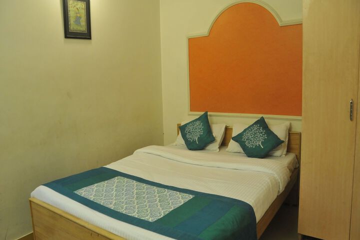 Room 10 of 20