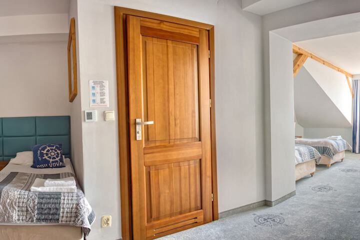 Room 26 of 210