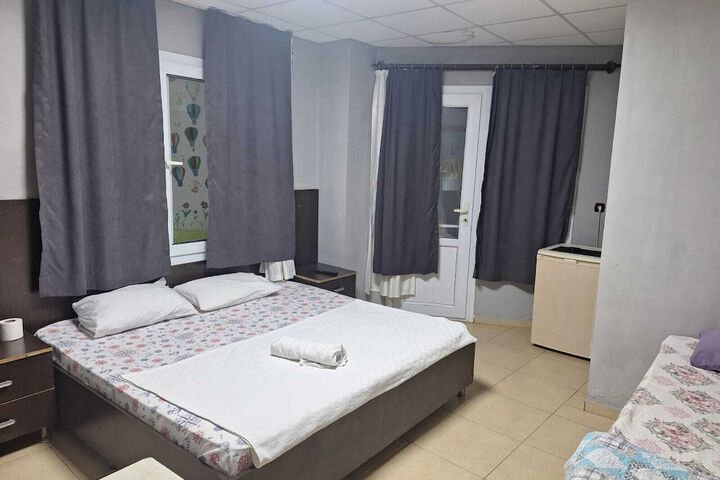 Room 4 of 14