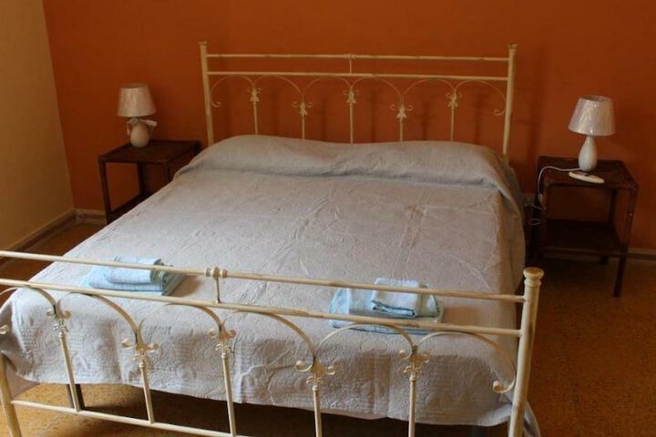 Room 7 of 8