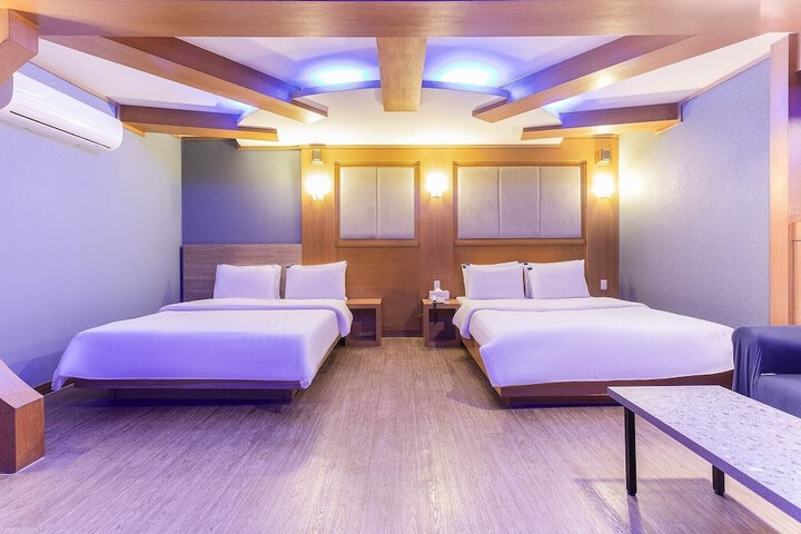 Room 5 of 44