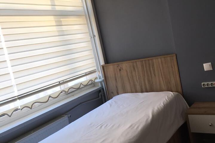 Room 13 of 33