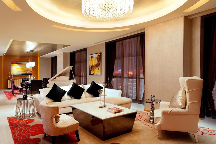 Room 33 of 84