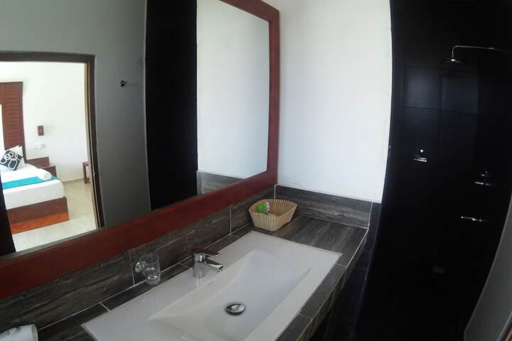 Room 25 of 76