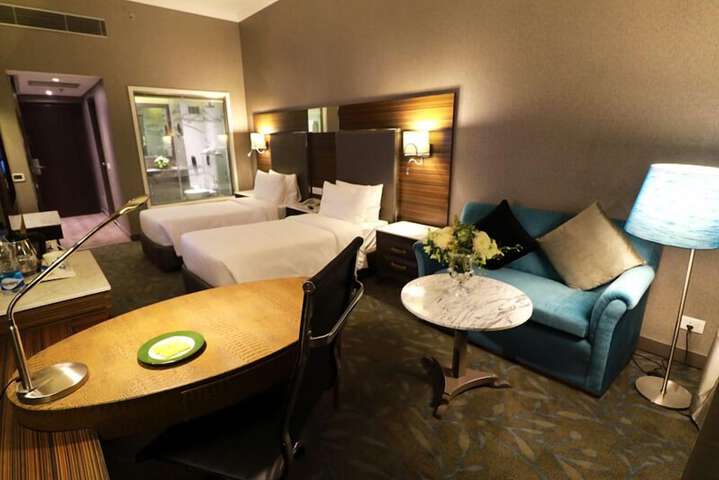 Room 8 of 38