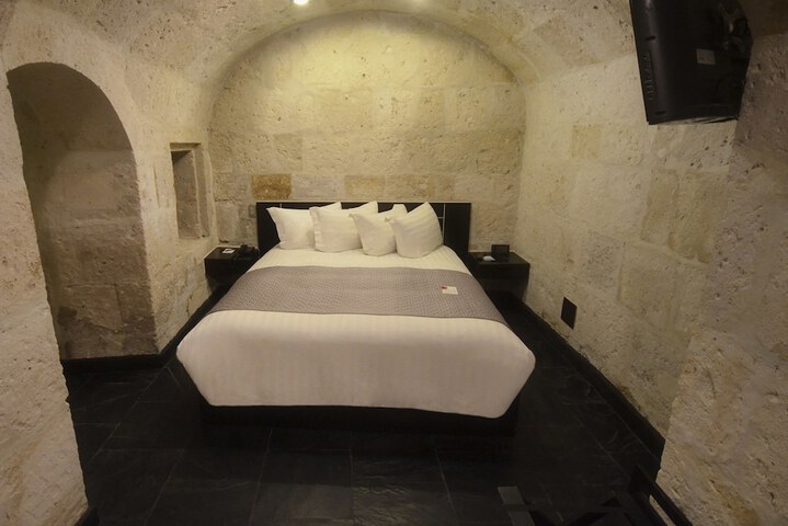 Room 16 of 36