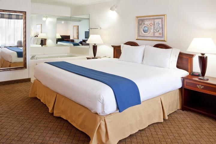 1 King Bed (7 of 20)
