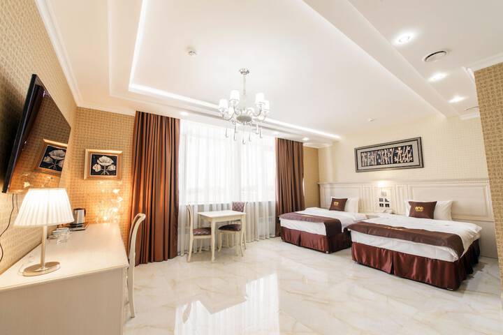 Room 14 of 102