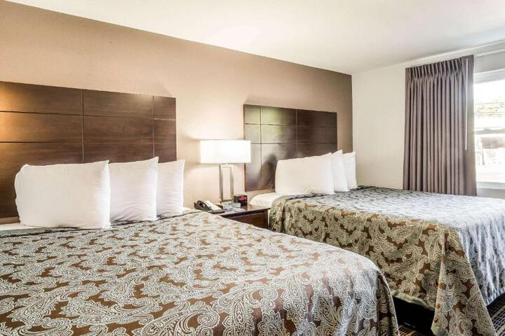 2 Queen Beds (4 of 8)