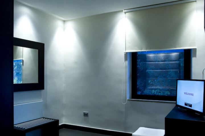 Room 8 of 30