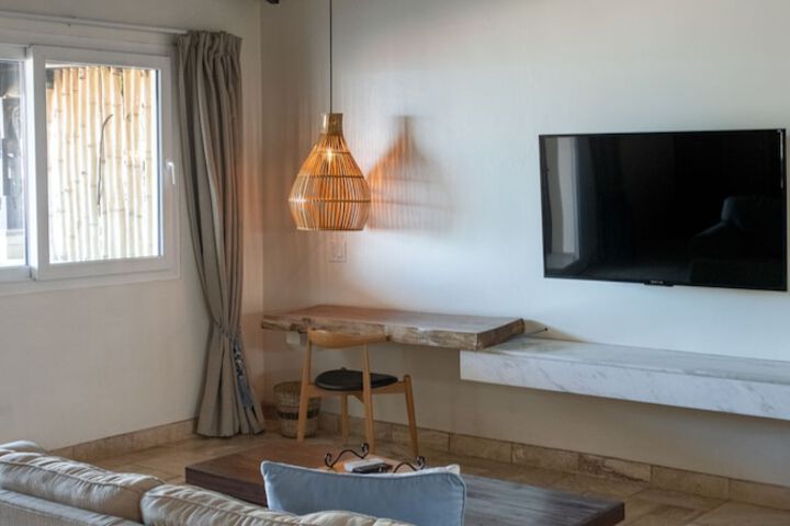 Room 33 of 85