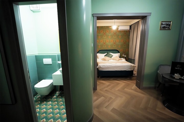 Room 3 of 32
