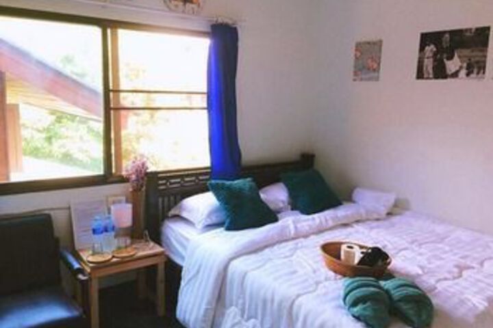 Room 4 of 8