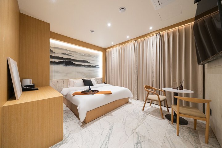Room 10 of 73