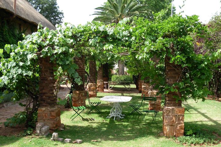 Hotel Exterior 50 of 57