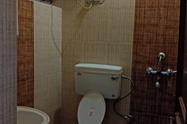 Room 6 of 16