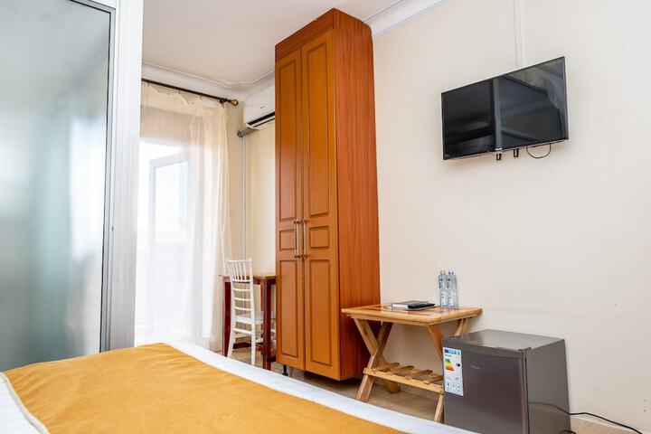 Room 28 of 68
