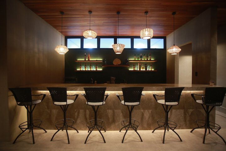 Lounge 44 of 74