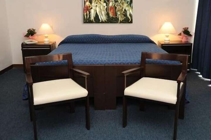 Room 9 of 20