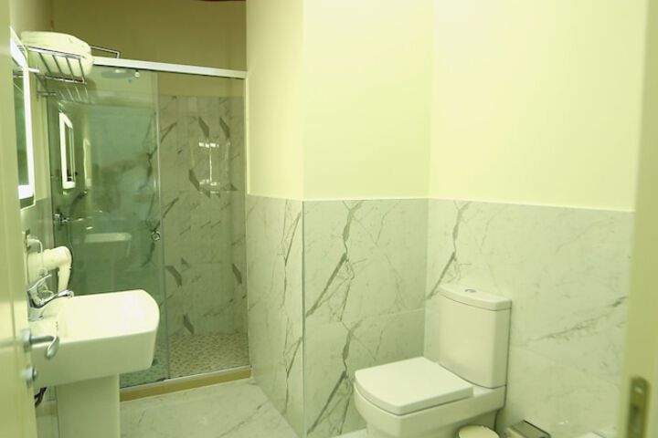 Room 7 of 18