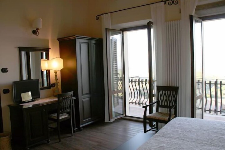 Room 10 of 61