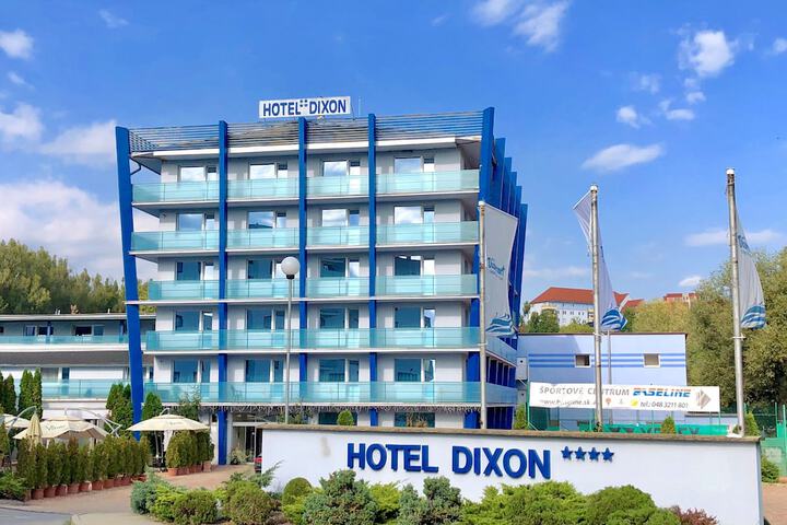 Exterior of Hotel Dixon