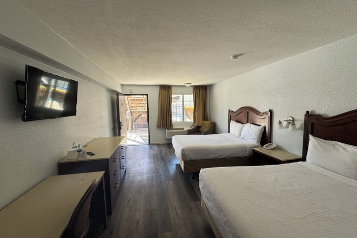 2 Double Beds (3 of 11)