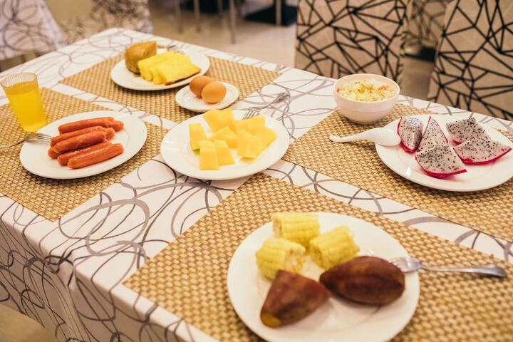 Breakfast/Coffee Service 101 of 107