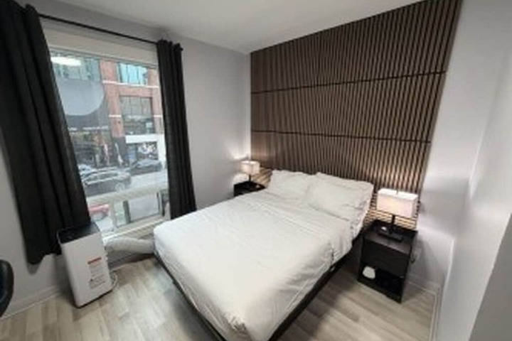 Room 4 of 12