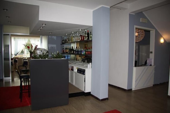 Lounge 13 of 19