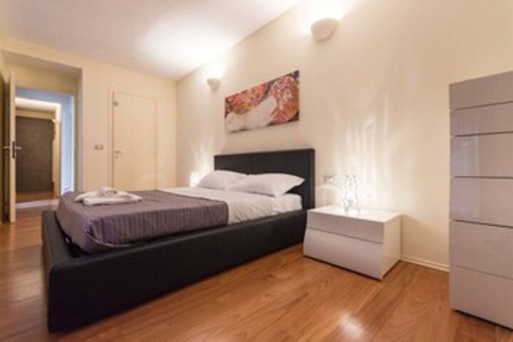 Room 5 of 10