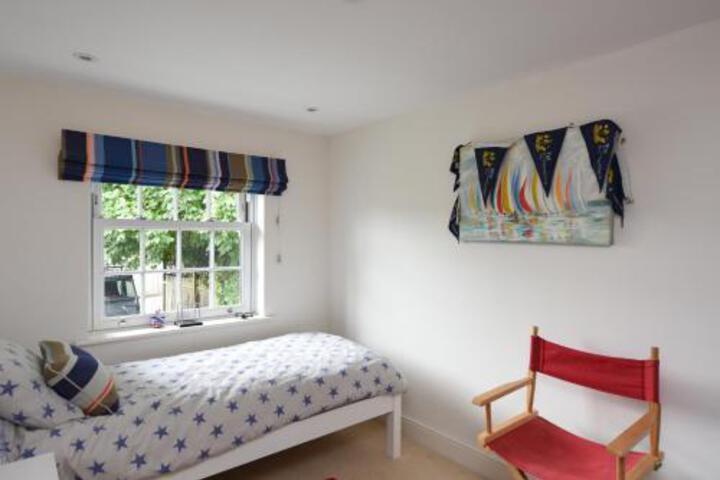 Room 4 of 12