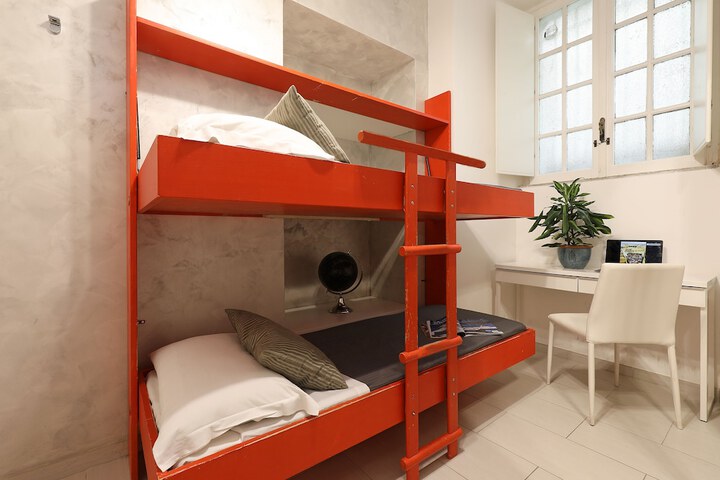Room 33 of 84
