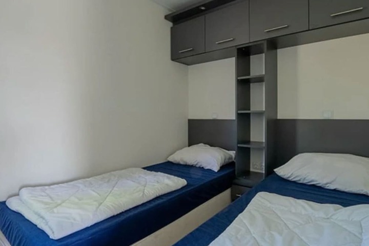 Room 4 of 40