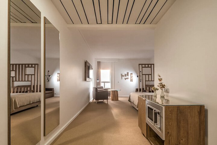 Room 6 of 44