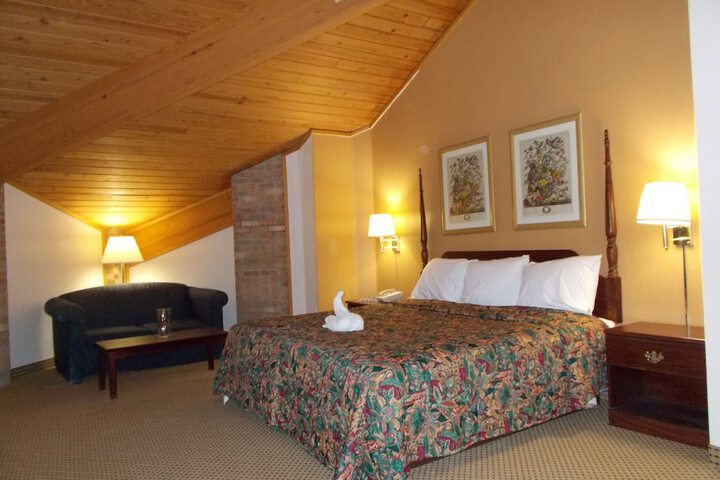 1 King Bed (2 of 6)