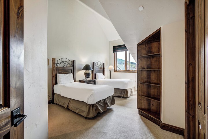 Room 56 of 493