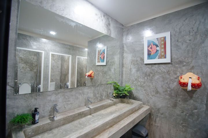 Room 25 of 53