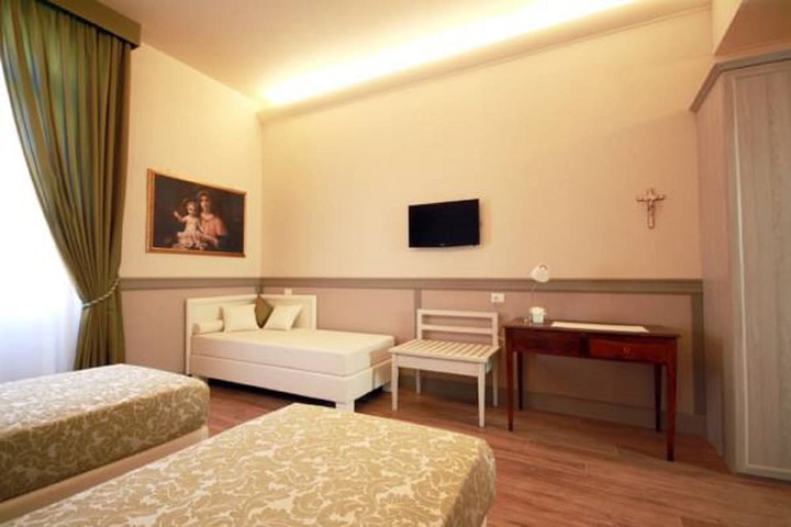 Room 8 of 180