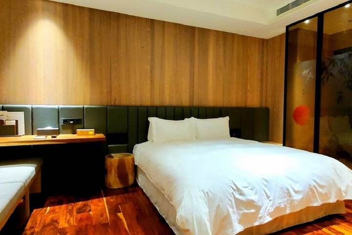 Room 17 of 47