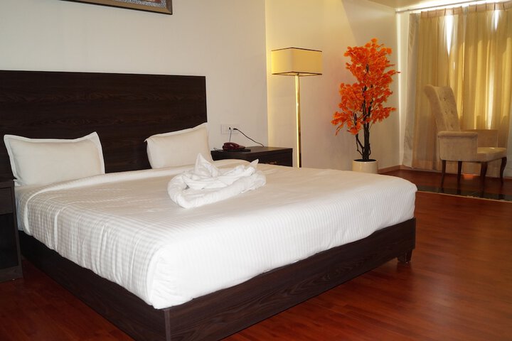 Room 3 of 10