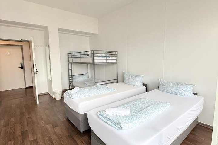 Room 93 of 150