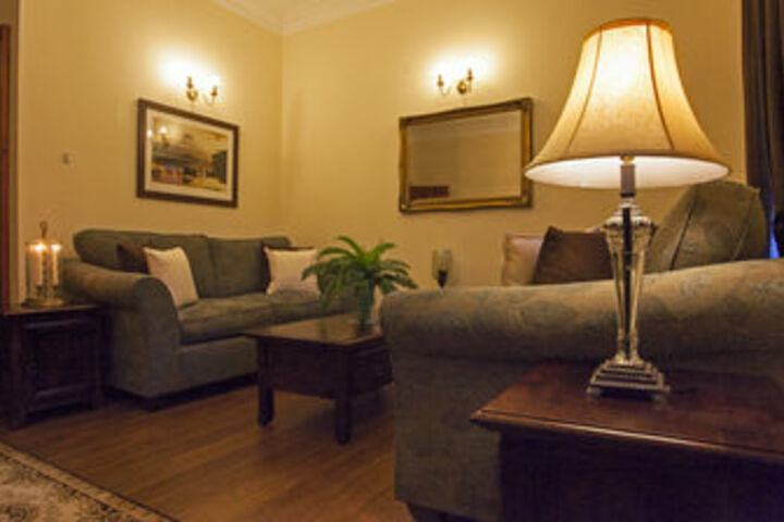 Lounge 22 of 28