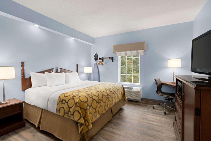 1 King Bed (9 of 9)