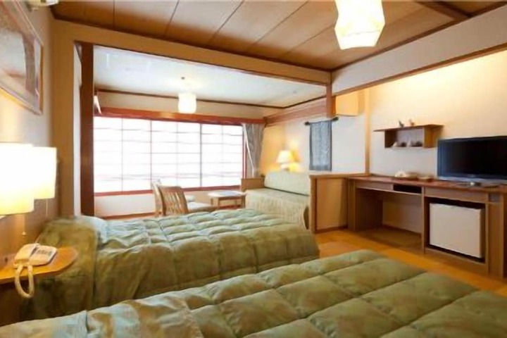 Room 11 of 20