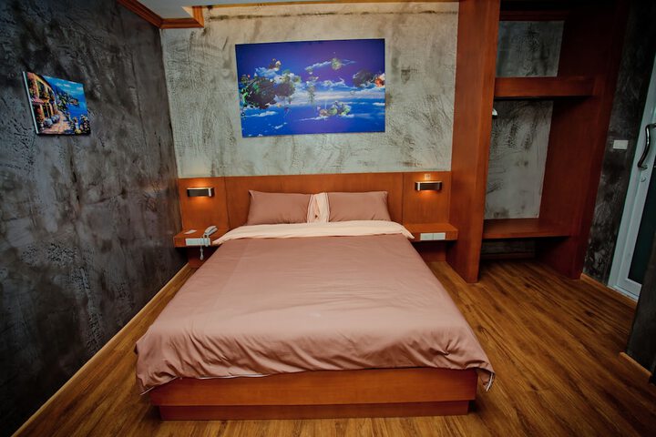 Room 18 of 40