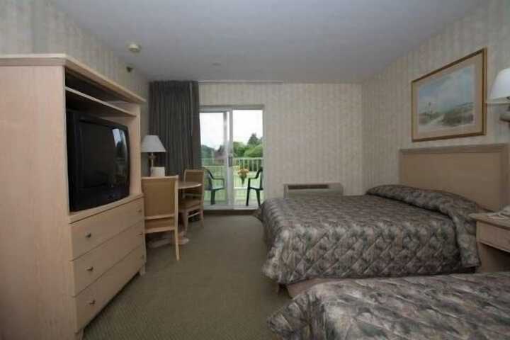 Standard 2 Double Beds No Balcony (6 of 6)