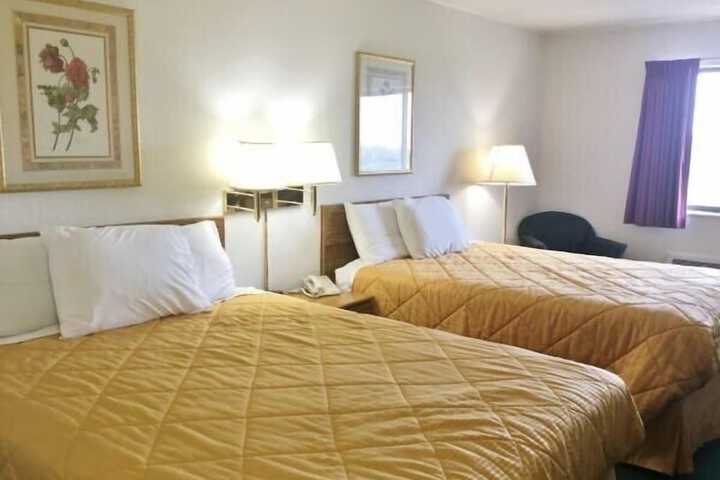 2 Queen Beds (5 of 5)