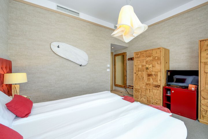 Room 19 of 164