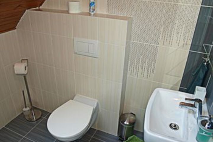 Room 2 of 34